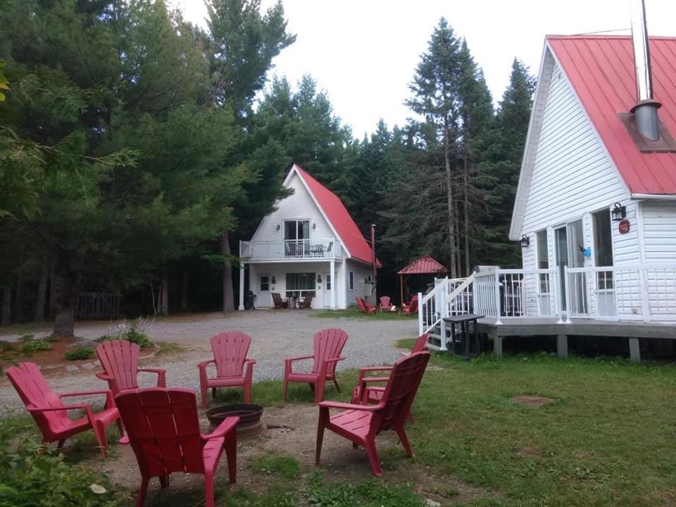 Camping Chalets Spas Pignons Rouges Saint Romain المظهر الخارجي الصورة